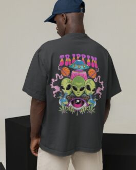 Aliens trippin oversized T-shirt